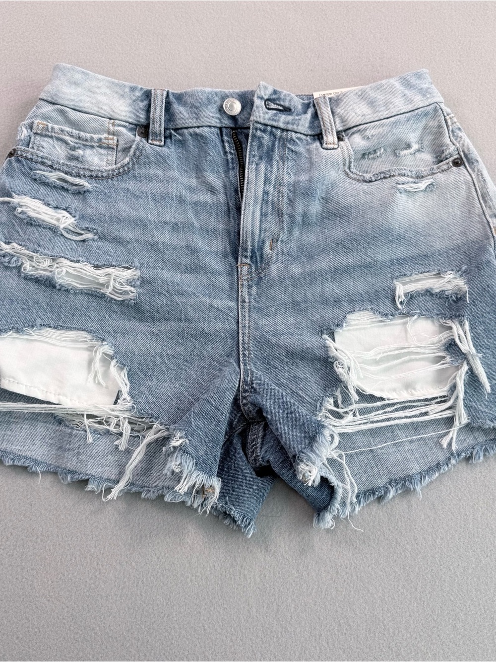 American Eagle Curvy Mom Shorts Light Wash Distressed Denim Size 6 NWT
